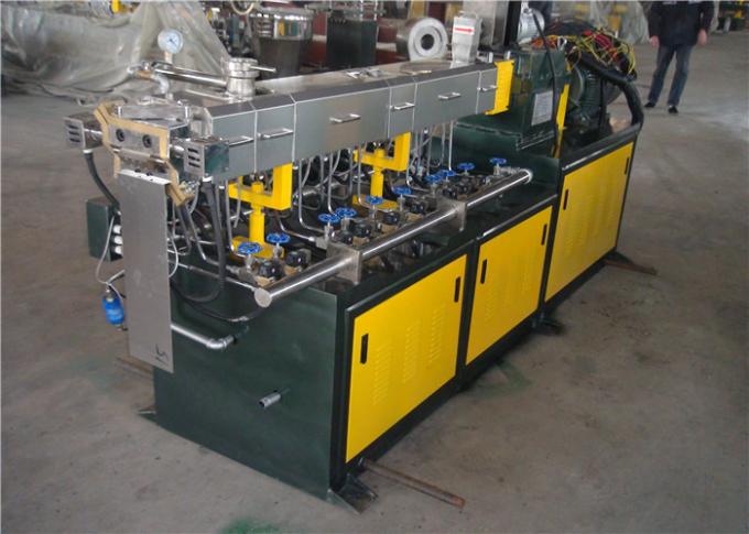 30-50kg/H machine d'extrusion de vis du jumeau pp + TIO2 dans le type de coupe de l'eau